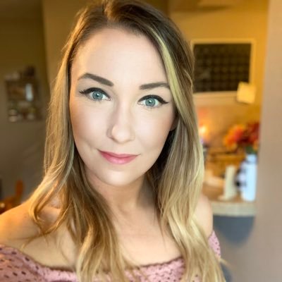 Profile Picture of Lindsay Mize (@linsee9) on Twitter