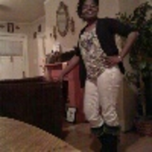 Profile Picture of Stacy Grant (@gradav2003) on Poshmark