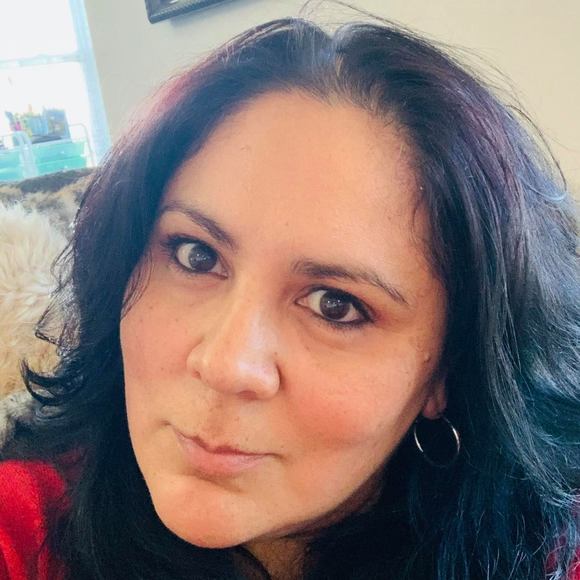 Profile Picture of Lorena Gallegos (@lore385) on Poshmark
