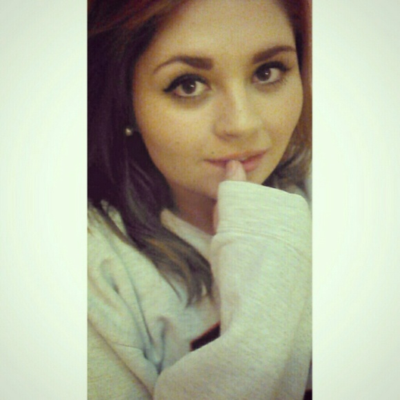 Profile Picture of Ashley Arambula (@ashleykarambula) on Poshmark