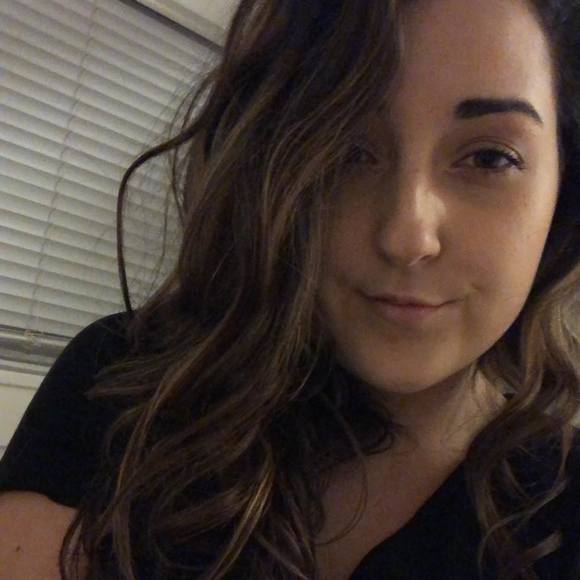 Profile Picture of Angela Polychronis (@apolychronis5) on Poshmark