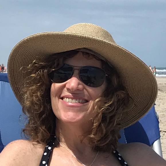 Profile Picture of Rhonda Hasselmann (@rhasselmann) on Poshmark