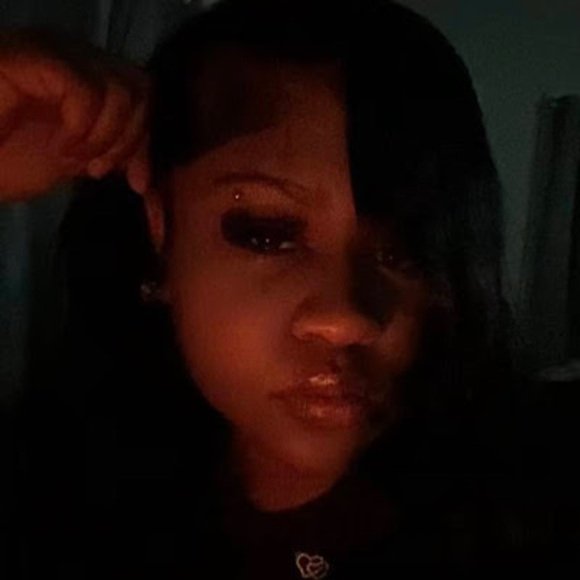 Profile Picture of Tay Boardley (@tayboardley) on Poshmark