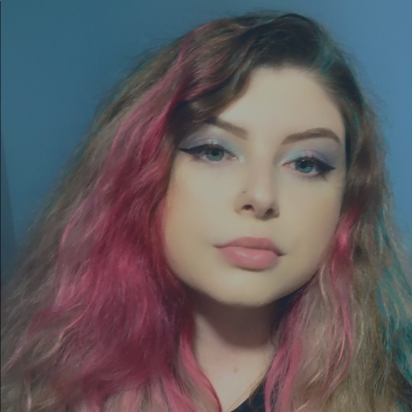 Profile Picture of Lisa Fatigati (@lmfscloset) on Poshmark