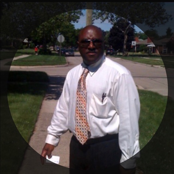 Profile Picture of Oscar James (@juice324) on Poshmark