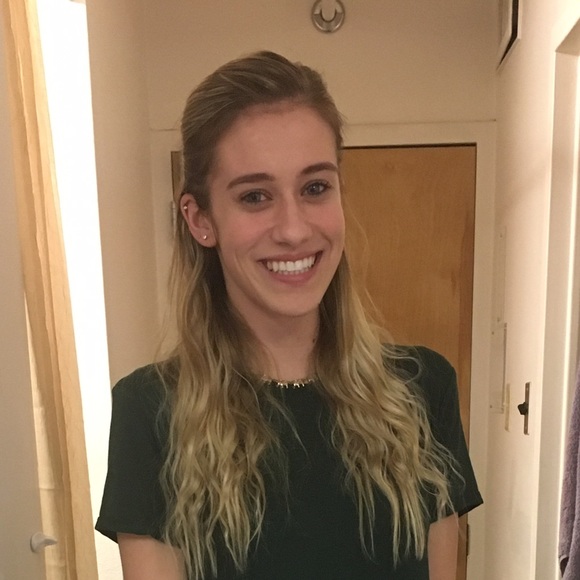 Profile Picture of Shannon Lamaestra (@xselibreeze) on Poshmark