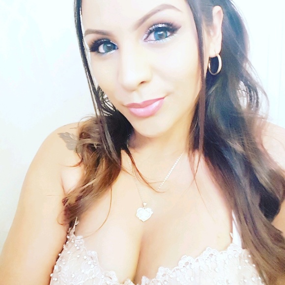 Profile Picture of Brenda Perez (@brendapo1991) on Poshmark