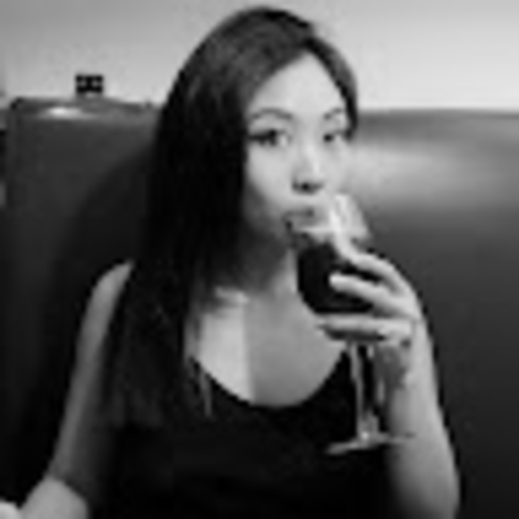 Profile Picture of Iris Xu (@irisxmy) on Poshmark