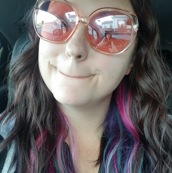 Profile Picture of Danielle Walton (@idwalton526) on Poshmark