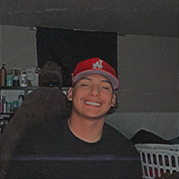 Profile Picture of Johnny Lorenzo (@johnnylorenz598) on Poshmark