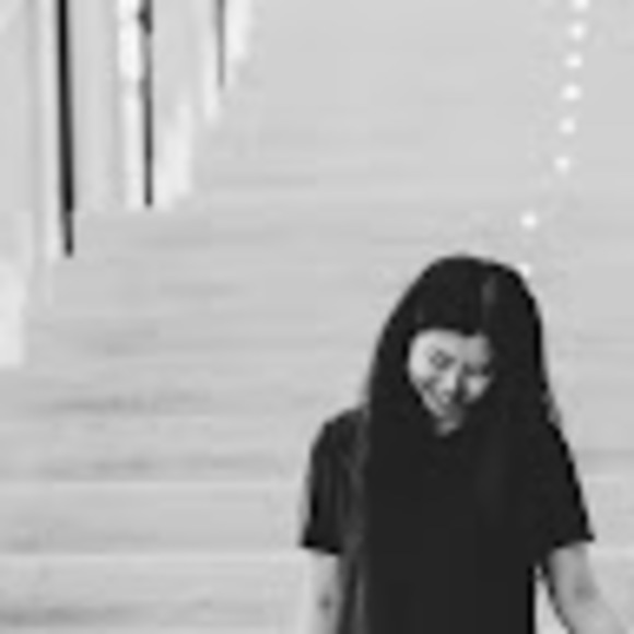 Profile Picture of Edwina Lin (@edwinalin18) on Poshmark