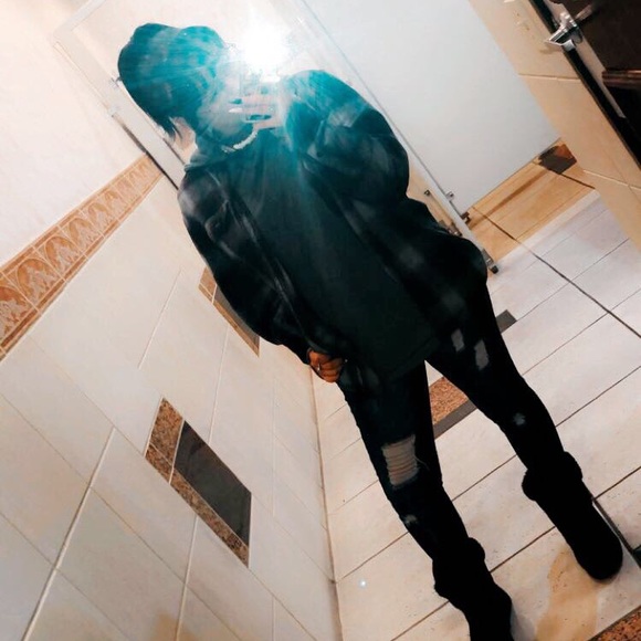 Profile Picture of April Emler (@jokesonyou23) on Poshmark