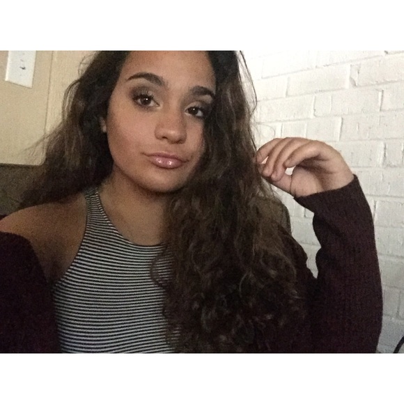 Profile Picture of Madelyn Feliccia (@madelynmaria) on Poshmark