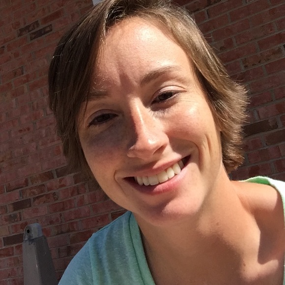 Profile Picture of Amanda Emmick (@asheree24) on Poshmark