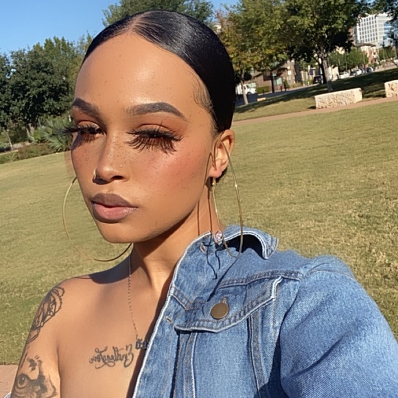 Profile Picture of Paris Burnell (@burnellparis) on Poshmark