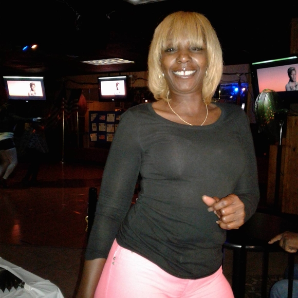 Profile Picture of Yolanda Booker (@booker90) on Poshmark