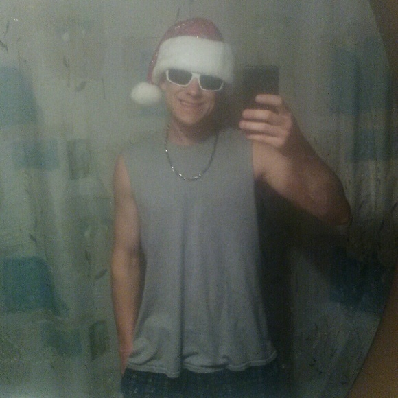 Profile Picture of Matthew Shea (@smallz234) on Poshmark