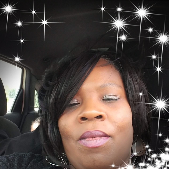 Profile Picture of Juanita Gray (@juanitag1973) on Poshmark