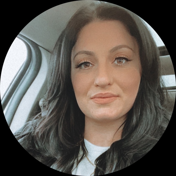 Profile Picture of Jenna Stellon (@jstellon) on Poshmark