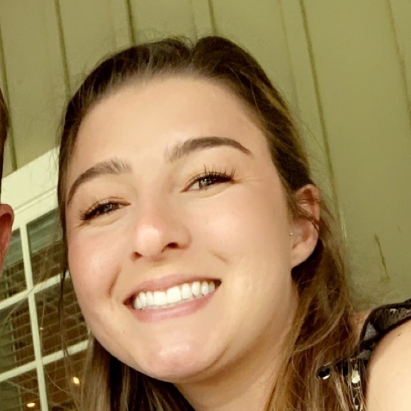 Profile Picture of Danielle Gervais (@danielleg1202) on Poshmark