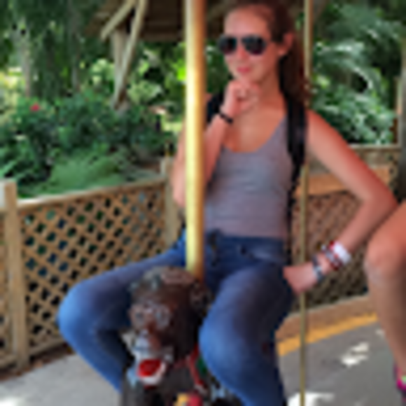 Profile Picture of Rebecca Mata (@rebeccamarie726) on Poshmark