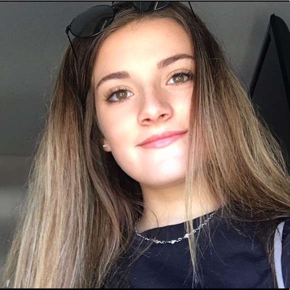 Profile Picture of Erynn Vandal (@erynnvandal) on Poshmark