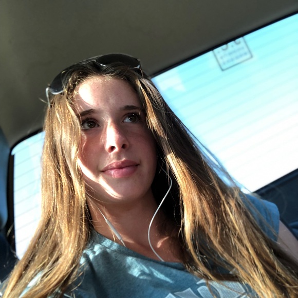 Profile Picture of Skylar Conway (@skylarconwayy) on Poshmark