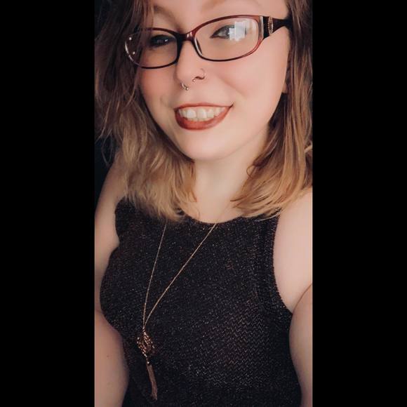 Profile Picture of Ashley Mineo (@kxttenam) on Poshmark