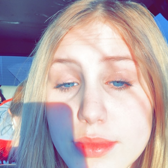 Profile Picture of Kimberley Ray (@kimberleyray320) on Poshmark