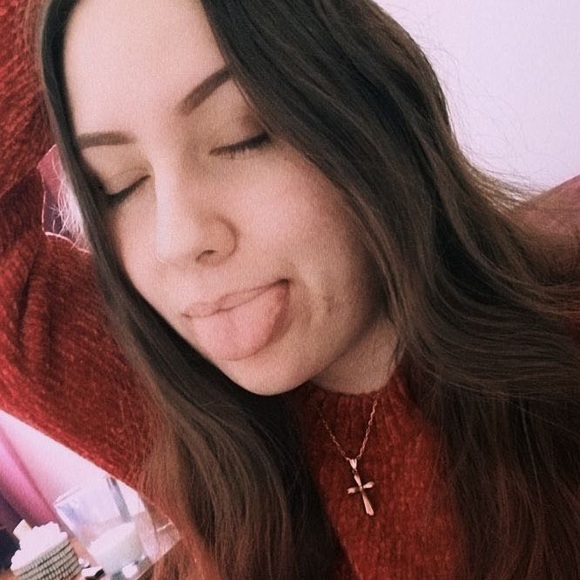 Profile Picture of Billie Sexton (@billiesexton) on Poshmark