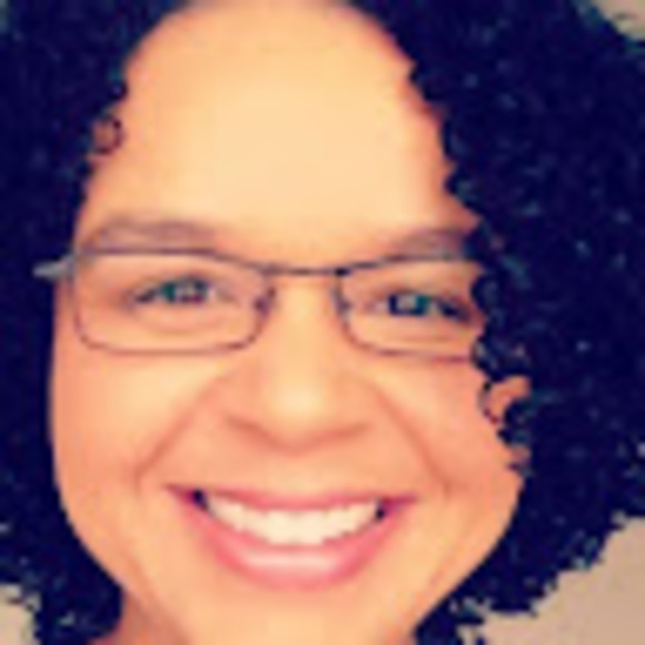 Profile Picture of Denene Brox (@denenebrox) on Poshmark