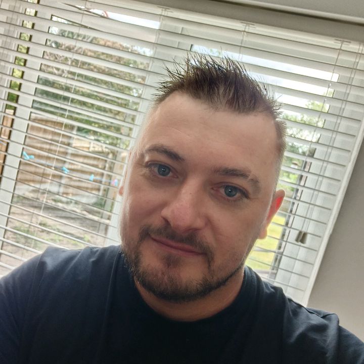 Profile Picture of ROB (@robertzebrowski6) on Tiktok