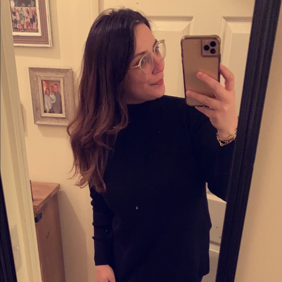 Profile Picture of Stephanie Rizzo (@stephaniekrizzo) on Poshmark