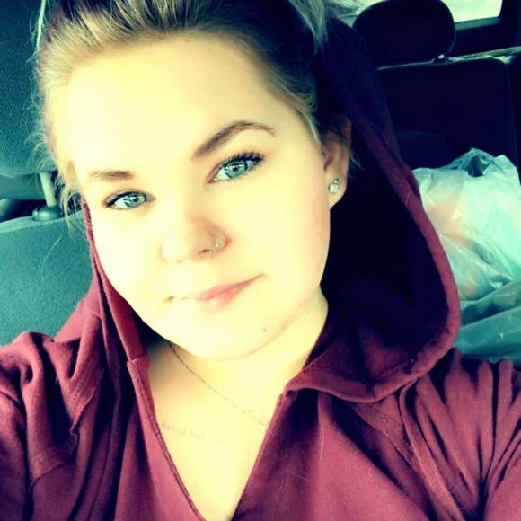 Profile Picture of Olga Serdyuk (@olgaserdyuk1998) on Poshmark