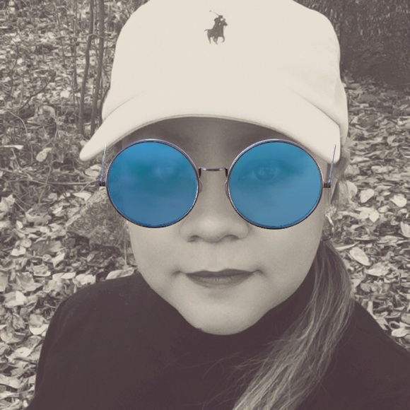 Profile Picture of Arlene Rivera (@rlynriv) on Poshmark