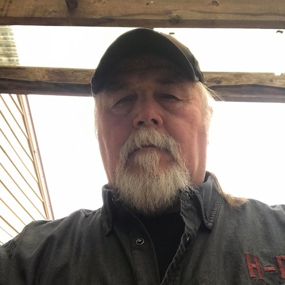 Profile Picture of Danny Ewing (@dannye2002) on Poshmark