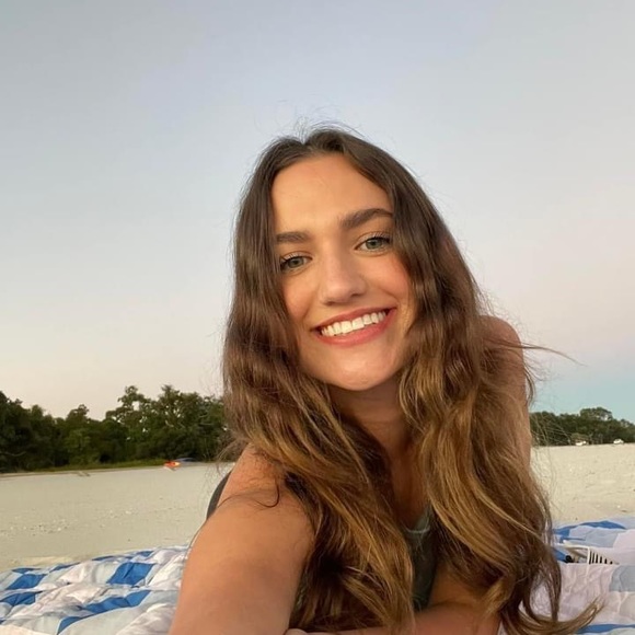 Profile Picture of Nicole Dufrene (@ndufrene71) on Poshmark