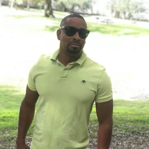 Profile Picture of Alexis Carrion (@alexiscarrion) on Poshmark