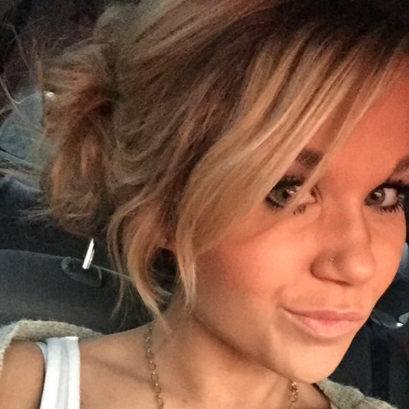 Profile Picture of Kelsie Watts (@kel_c22) on Poshmark