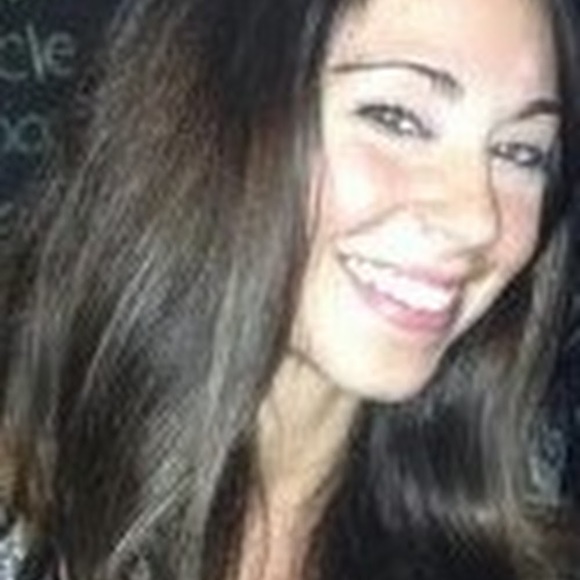 Profile Picture of Jeanette Robinson (@jeajacrob) on Poshmark