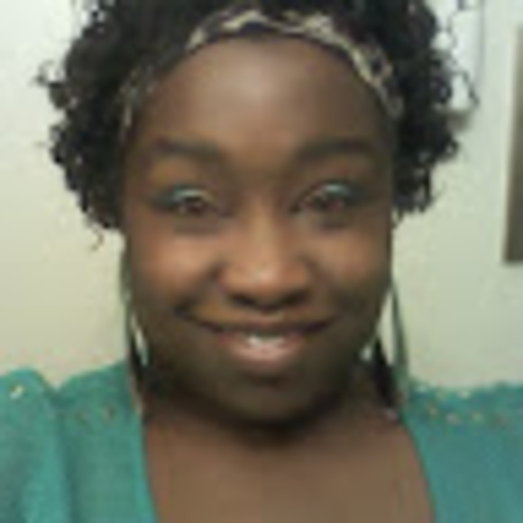 Profile Picture of Deshara Caesar (@desharacaesar) on Poshmark