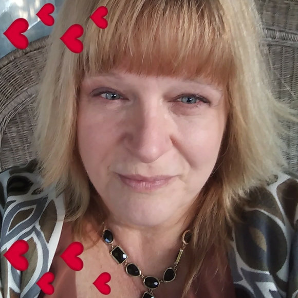 Profile Picture of Debra Conway (@debraconway) on Poshmark
