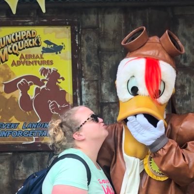 Profile Picture of Amanda Conrad (@ManaManyMoons) on Twitter
