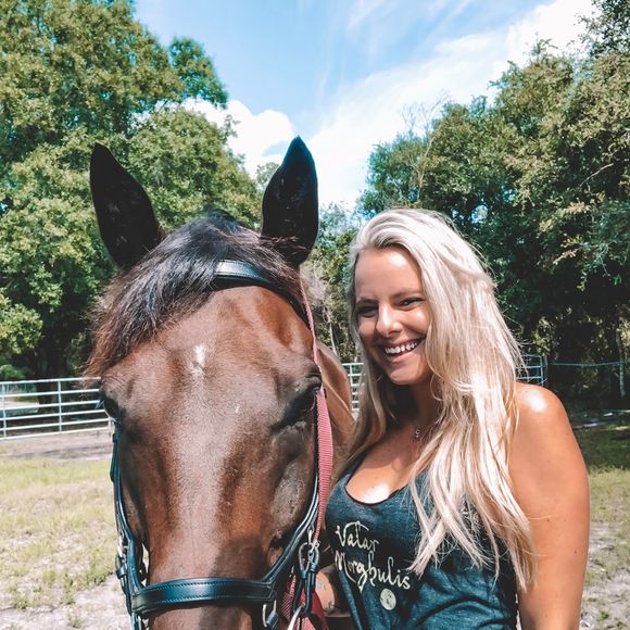 Profile Picture of Lexi Securo (@asecuro2) on Poshmark