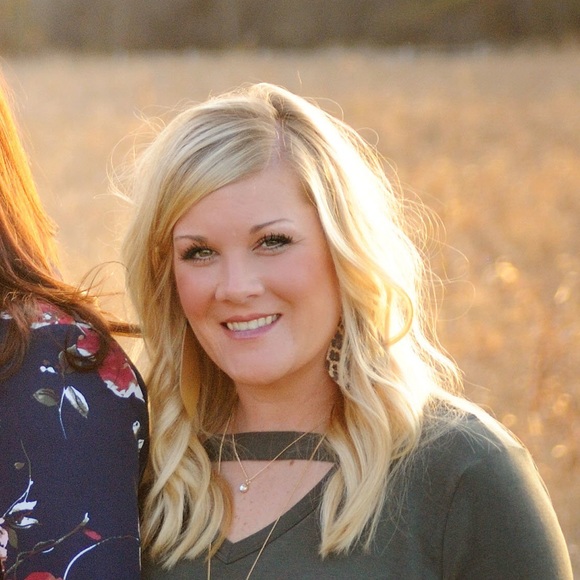 Profile Picture of Lori Mcdaniel (@lorimac86) on Poshmark