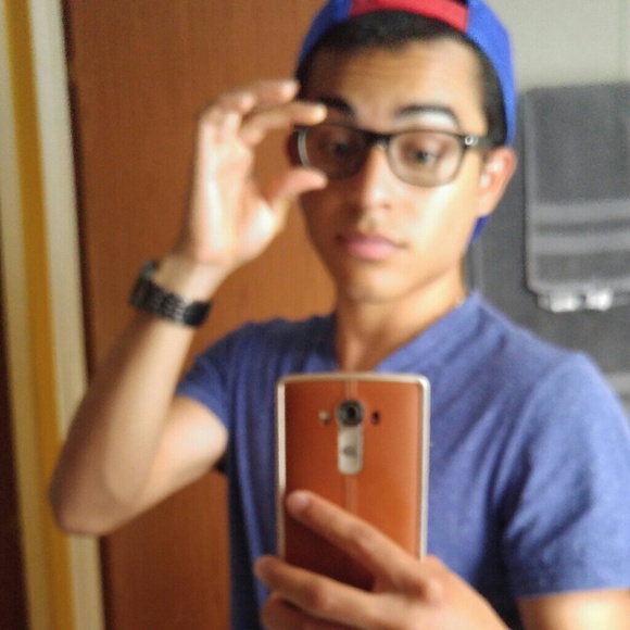 Profile Picture of Cesar Sarmiento (@cesarsarmiento) on Poshmark