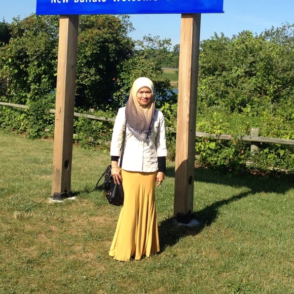 Profile Picture of Nor Azhari (@norazida) on Poshmark