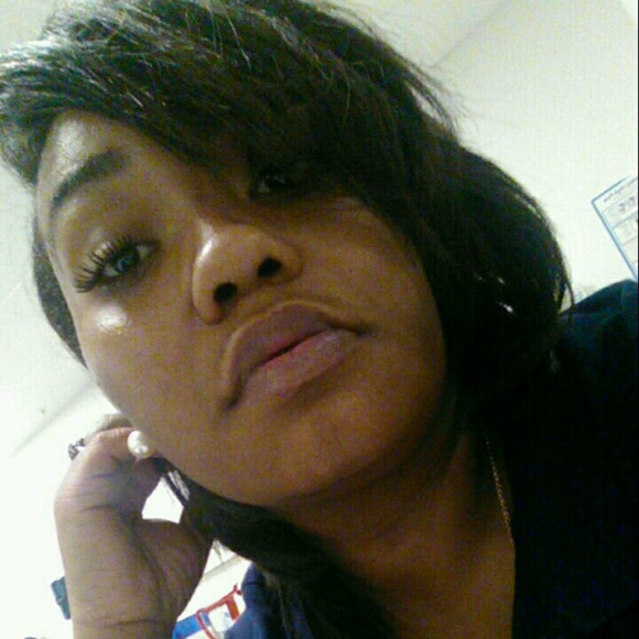 Profile Picture of Charlotta Travis (@lotta00) on Poshmark