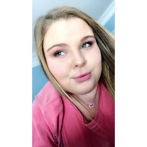 Profile Picture of Hannah Melson (@hannah_melson18) on Poshmark