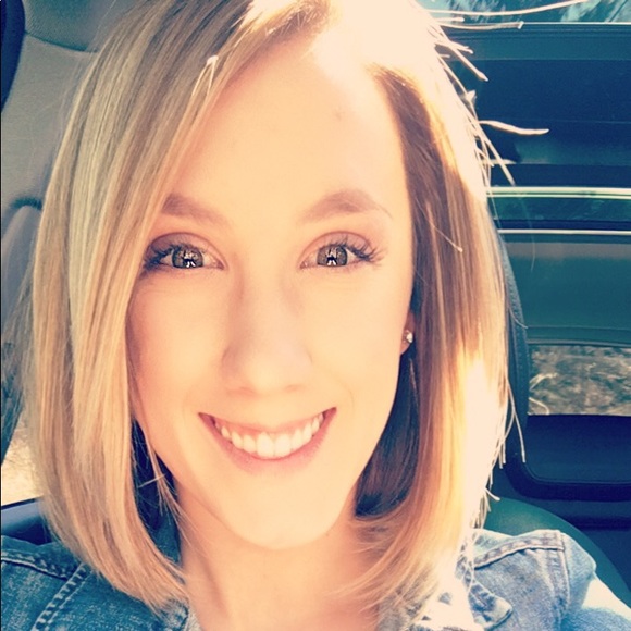 Molly Callbeck - Poshmark Profile Picture of Molly Callbeck (@mcallbeck) on Poshmark